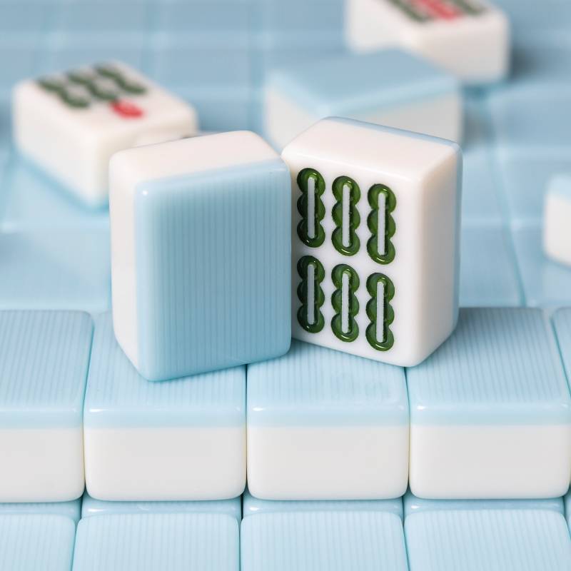 The mahjong family used their hand to wipe the mahjong mahjong mahjong's hands, and they put 144 dice on the table