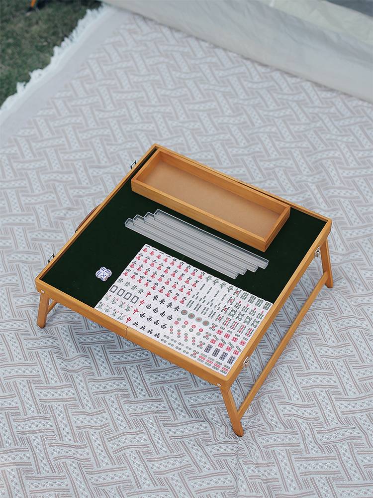 the mini mahjong travel room is portable and cute, and the red room house on the outdoors is rubbing little sparrows with hands