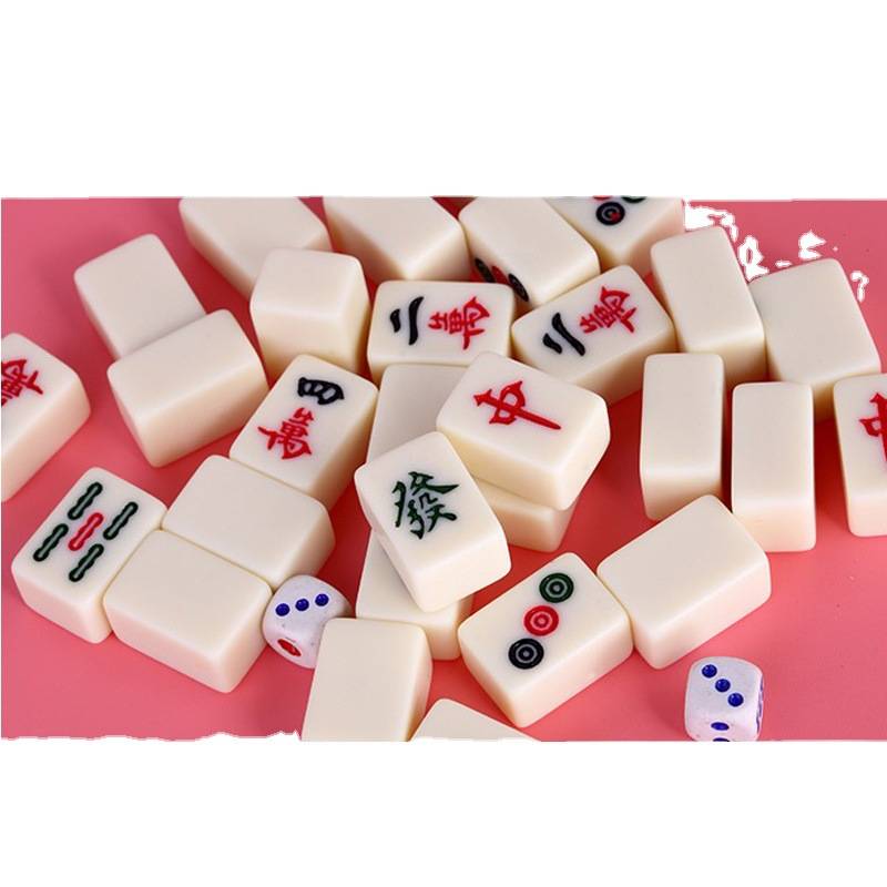 the mahjong small mahjong travels to the mahjong dorm home with the red mini hand