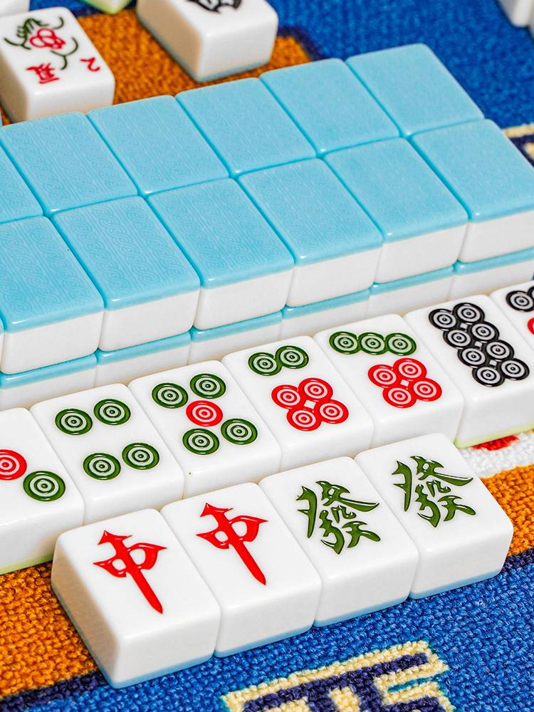 Special offer Mahjong brand hand -rubbing medium large number Sichuan Guangdong Jade Mahjong 136 hand played cards