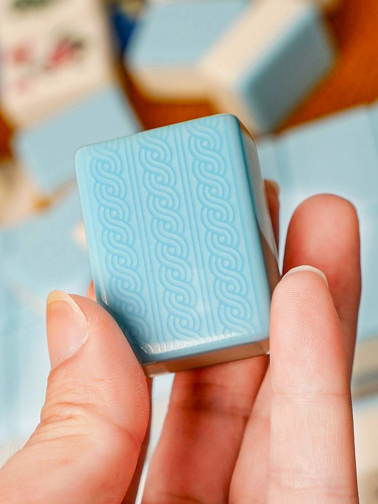 Special offer Mahjong brand hand -rubbing medium large number Sichuan Guangdong Jade Mahjong 136 hand played cards