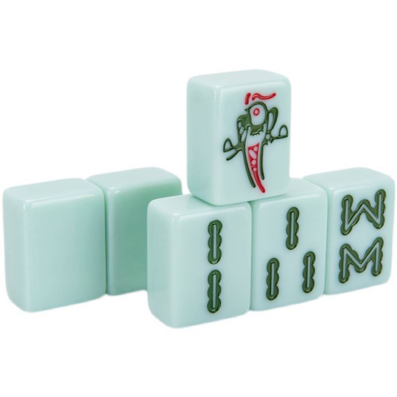 The mahjong mahjong family used to rub their hands in the middle of the first-large blue field-colored aluminium box to bring round-table dice