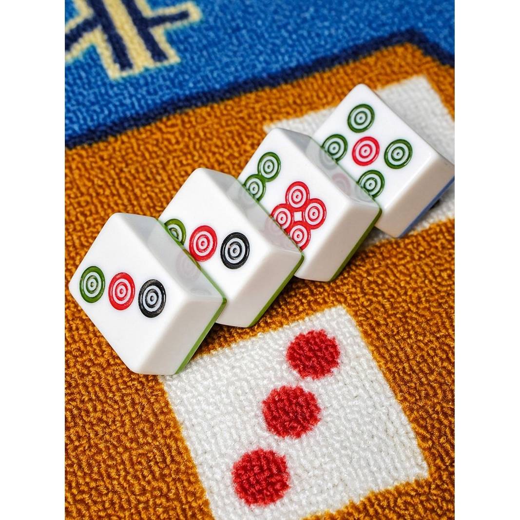 The mahjong family used the medium-size mahjong mahjong mahjong mahjong red mahjong in Sichuan