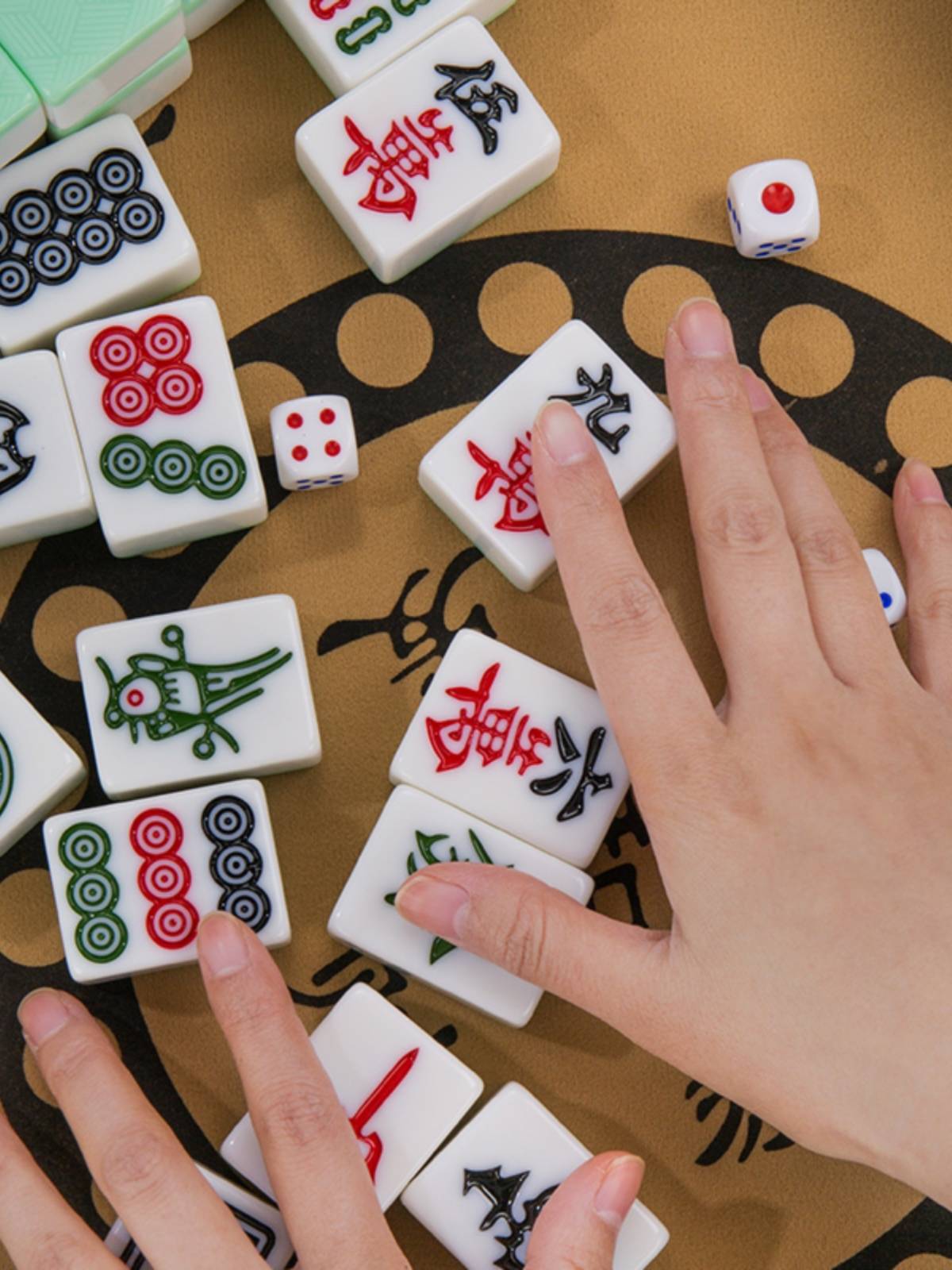 Family hand rubbing Mahjong brand Yingmei Jade color new first -class genuine products without flawless high face value highlight the texture