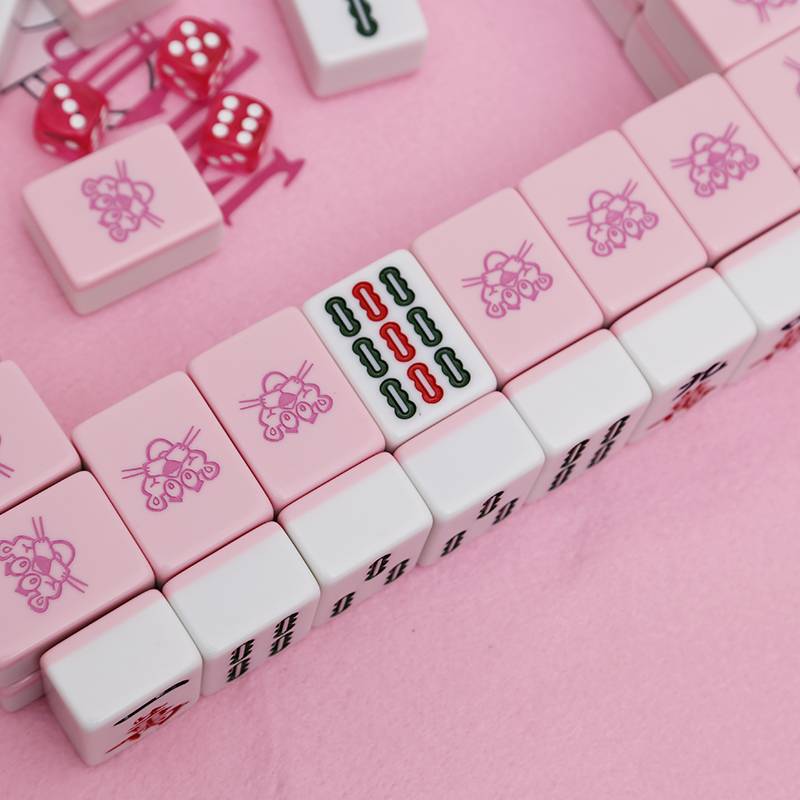 Cartoon cute pink naughty leopard beauty leopard family mahjong brand large hand rubbing mahjong