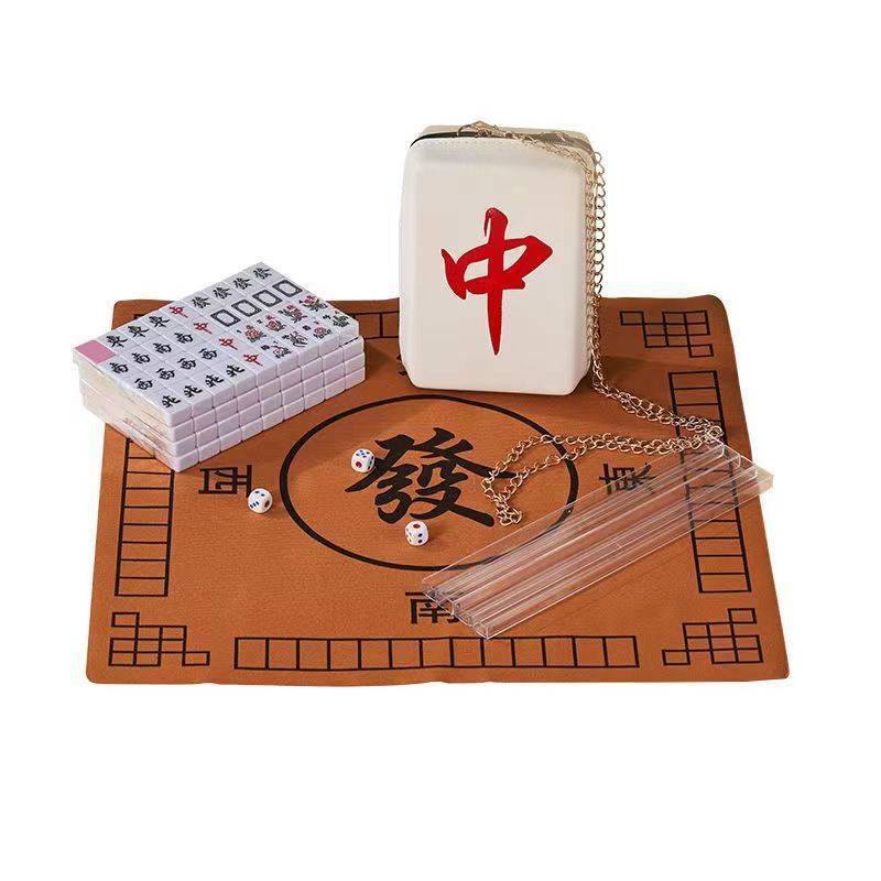 the mini mahjong traveler used a cute, portable mini net for the outdoors of his dorm