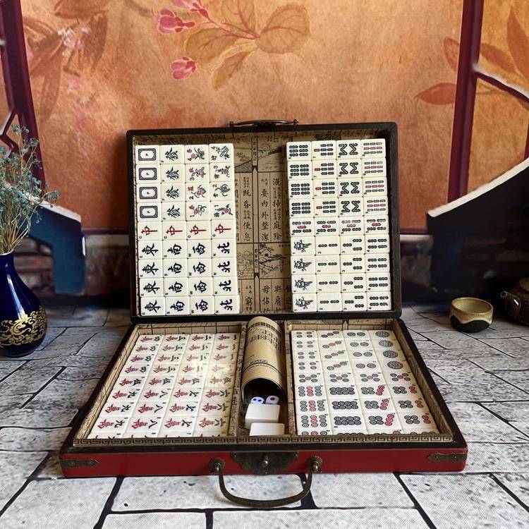 Chinese style high -end mahjong brand hand rubbing suite English band of veteran foreigner travel trumpet mini gifts