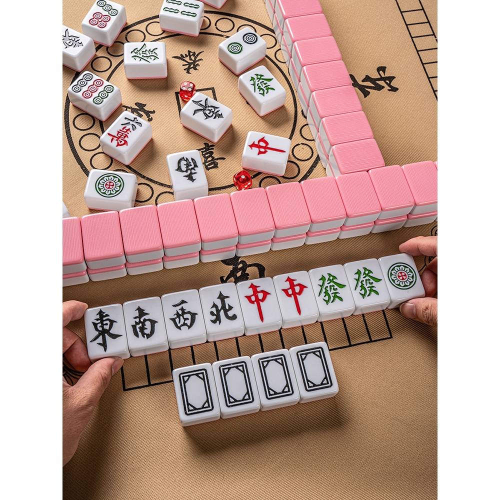 The mahjong family gave mahjong a gift, soft-packed table dice
