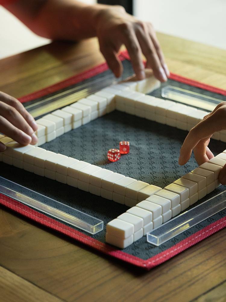 the mahjong mini, the portable travel network red mini dorm house with small hands