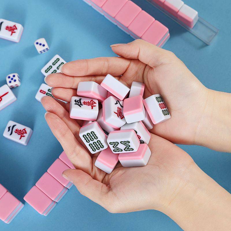 The mini mahjong company customizes the Internet to carry a small mahjong card with its hands