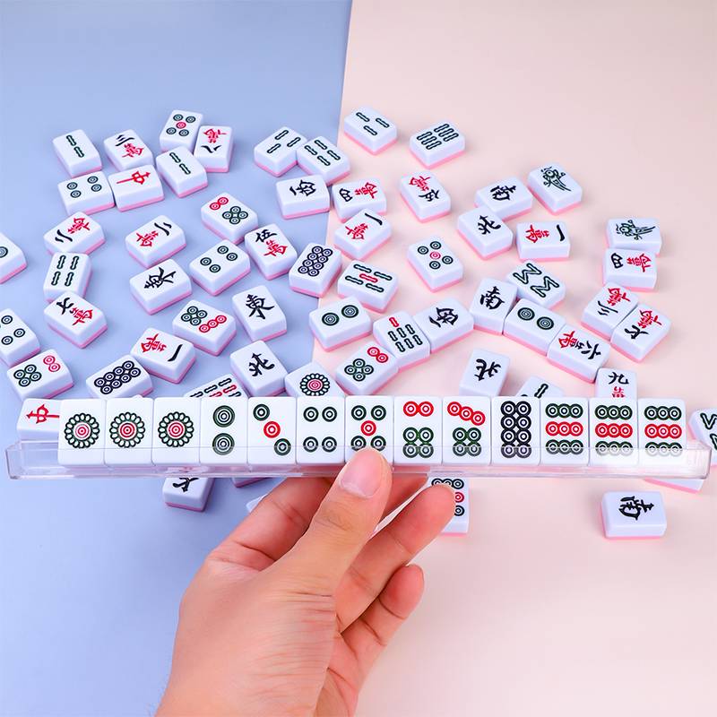 the mini mahjong travel room is portable and cute, and the red room on the outdoors is hand-painted with a little manda