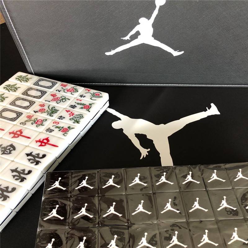 Rub the first -class Mahjong Supreme Black Kim Ko Luo Xinxiang Xiaoxiang Black Bridge Dan cartoon gift Mahjong brand