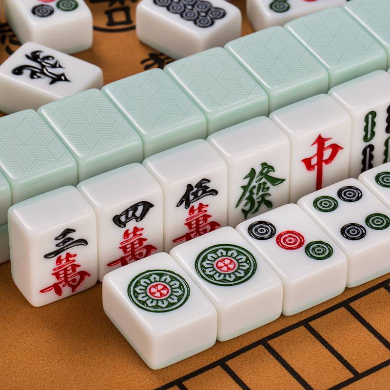 The mahjong family's hands are swung, the first-class real blue field, and it's a brand-new mahjong