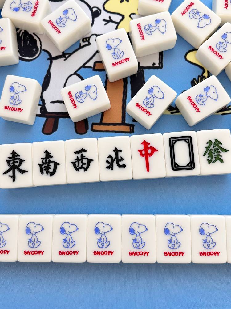 Family hand -rubbed Mahjong brand cute net red white crystal jade Snoopy home 40/42/44 Cartoon Mahjong card