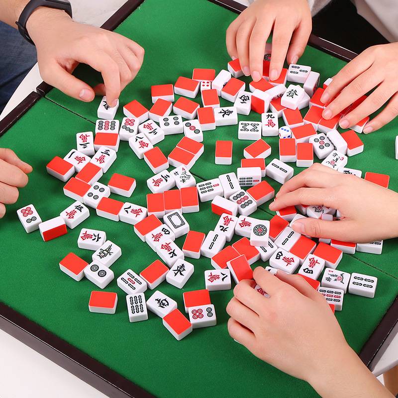 New 26mm mini mahjong travel portable student dormitory goes out to carry mini pocket trumpet mahjong cards