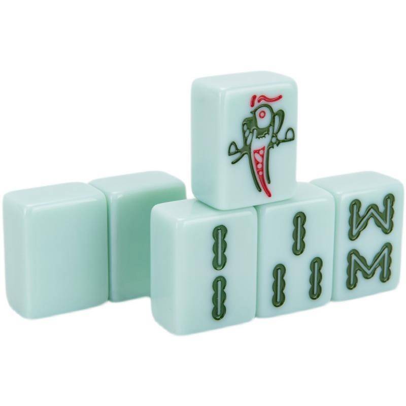 The mahjong mahjong family used to rub their hands in the middle of the first-large blue field-colored aluminium box to bring round-table dice