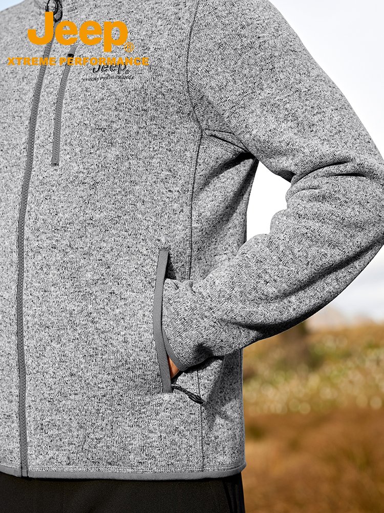 Jeep's official exterior tweezing of velvet tweezers with a thick mountain coat for the undergarment