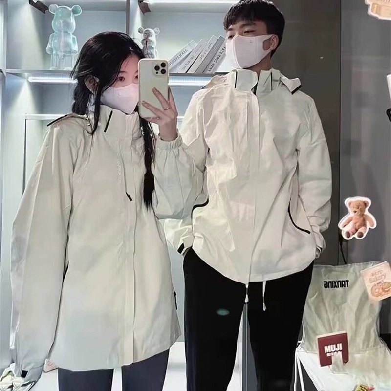 A man and a woman with a waterproof and windproof climber with a three-pack jacket for the winter