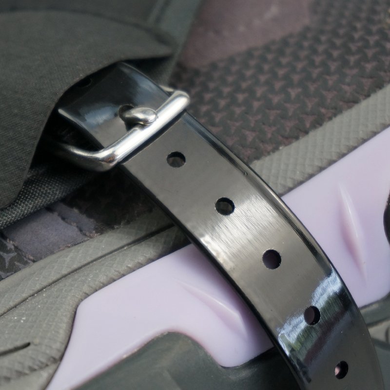 BLACK CRYSTAL'S WATERPROOF AND SAND-PROOF SALOON HOLSTER