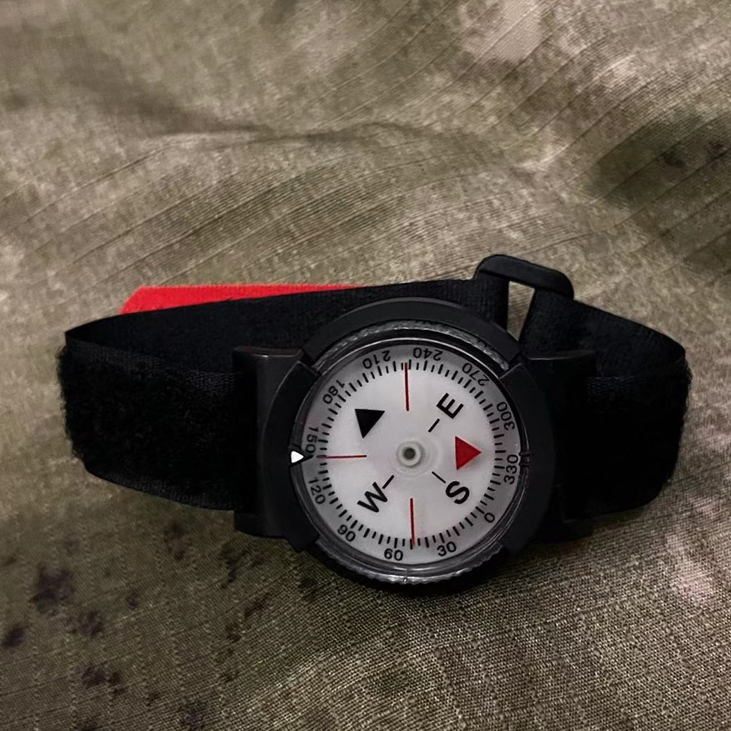 TACTICAL TOM'S WATCH AND COMPASS POINTED NORTH TO THE M9 WRIST-PROTECTED WRISTWATCH AND THE OUTDOOR CYCLING EXPEDITION NAVIGATION