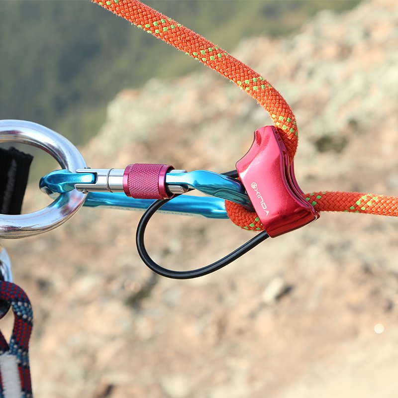HIGH-ALTITUDE DESCENDER HIGH ABOVE HINDAL