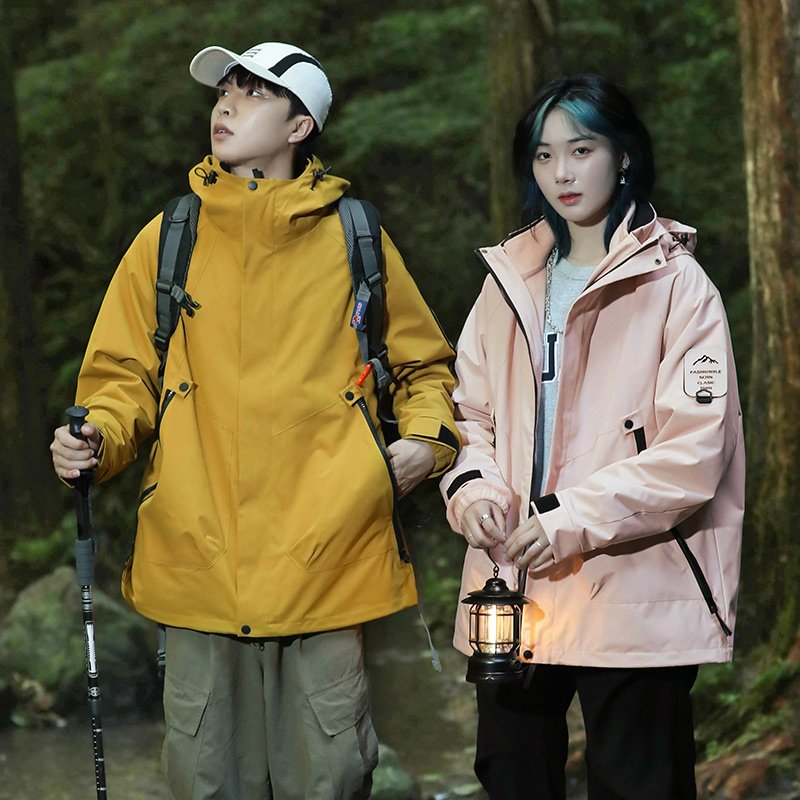 Three times a man and a woman in an outdoor assault suit can take off a warm winter and wind and mountain warmer