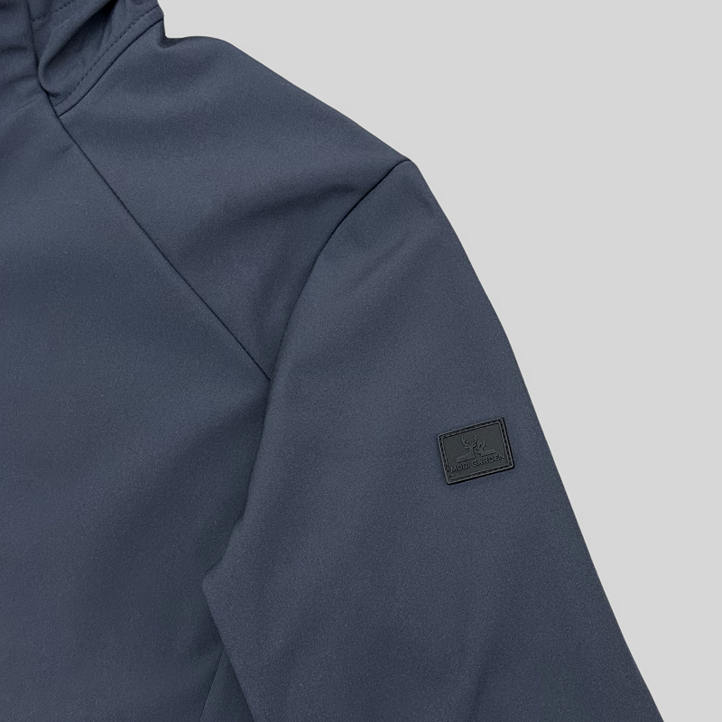 Flow-and-float hood jacket for the new private walker in autumn and winter 2024