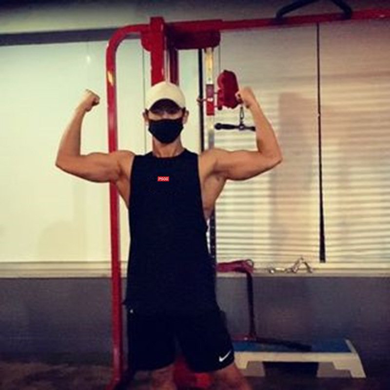 A man's fast-drive vest, a muscle-free man's movement, with a wide-sleeved, wank-and-shut-shut-shut-shut-shut