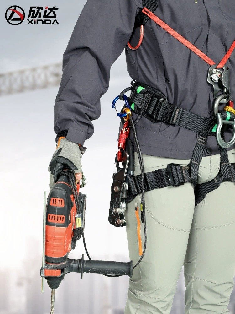 HINDADI NMA'S FAIL-SAFE ROPE CLIMBING EQUIPMENT FOR LOSS-RESISTANT HIGH-ALTITUDE STRETCHER