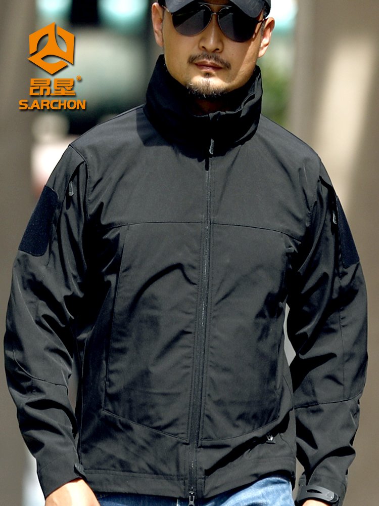 The outdoor soft-shell-cracker man, Spring and Fall, a water-proof sports and leisure warmer and velvet uphill coat