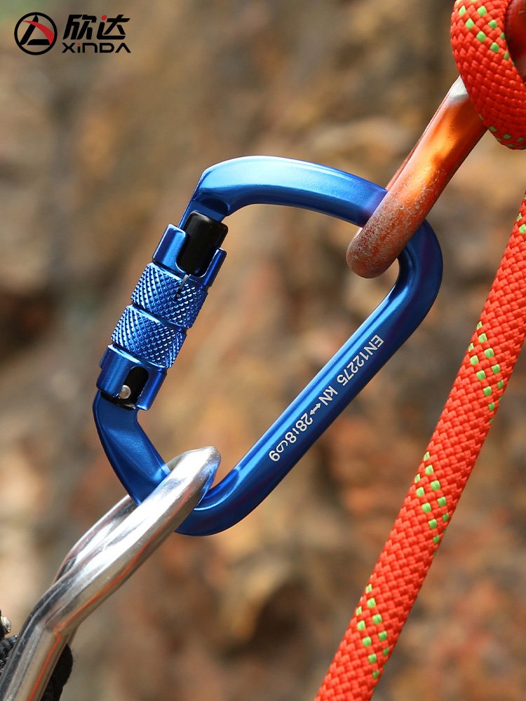 HINDA D AUTOMATIC ROCK-CLIMBING LOCK, WEIGHT-STAMP SECURITY LOCK, AND OUTSIDE EQUIPMENT FOR CLIMBING ARE LINKED