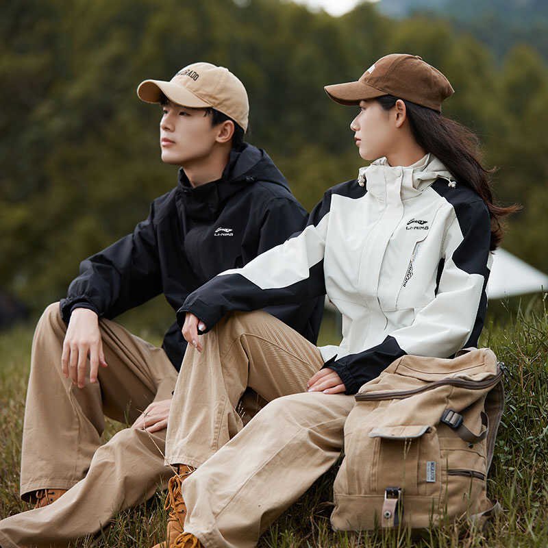 Li Ning's re-fired T-shirts will remove the outdoor windshield and velvet-mountain jacket