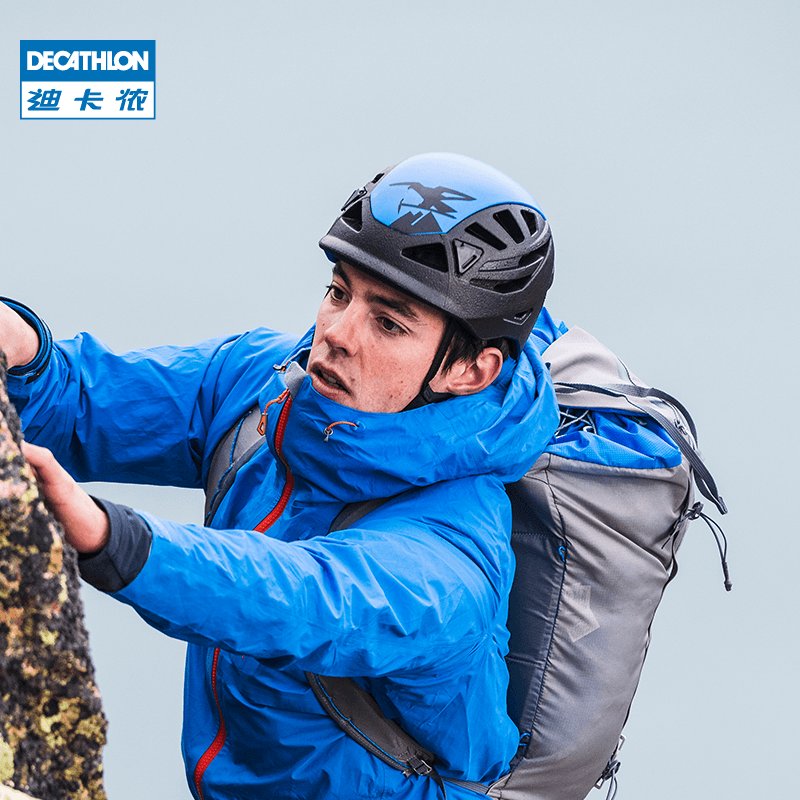 Dicanon climbing helmets outside the house
