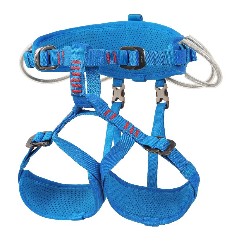 Hindal children's half-way seat belts outside the house, climbing with high-altitude safety belts