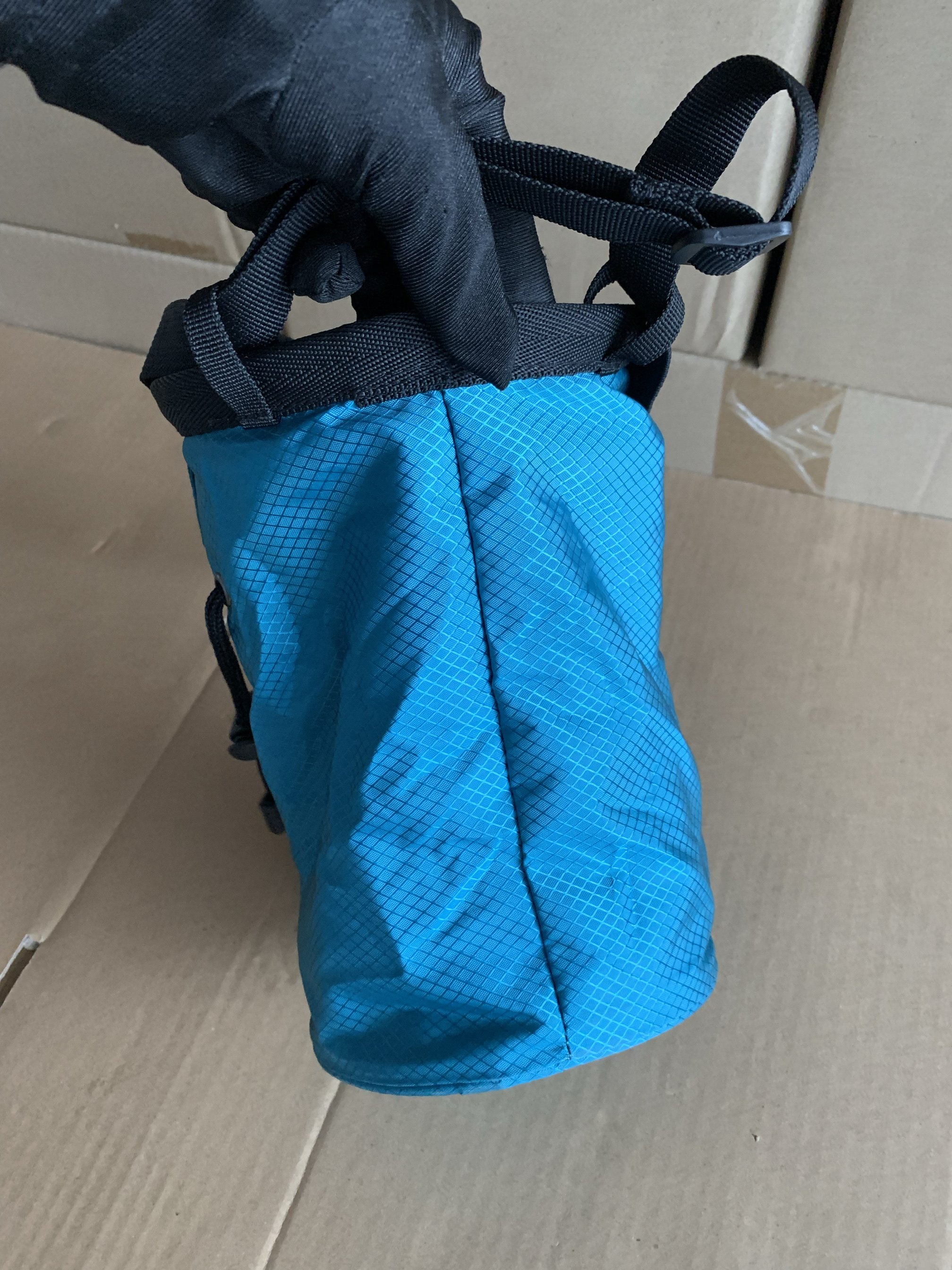 I'm going to go out with a single rock-climbing bag with a ski-proof bag on my waist