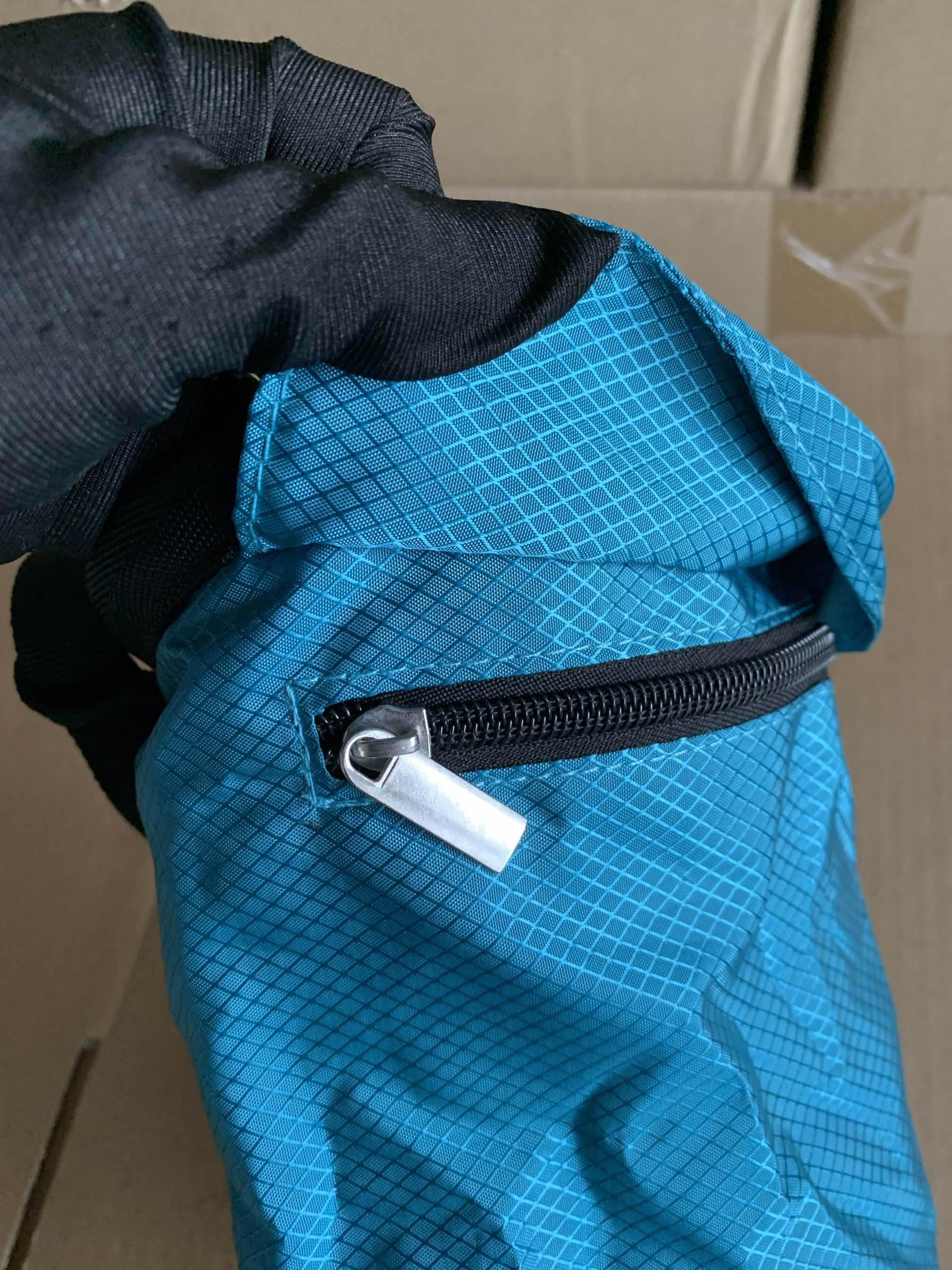 I'm going to go out with a single rock-climbing bag with a ski-proof bag on my waist
