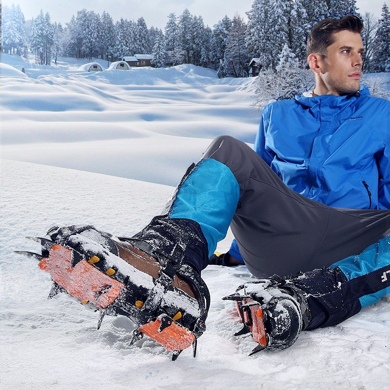 Outdoor skate-cracker-backed man, ice-capped man, ice-capped man, ice-crawling shoe nail chain, man