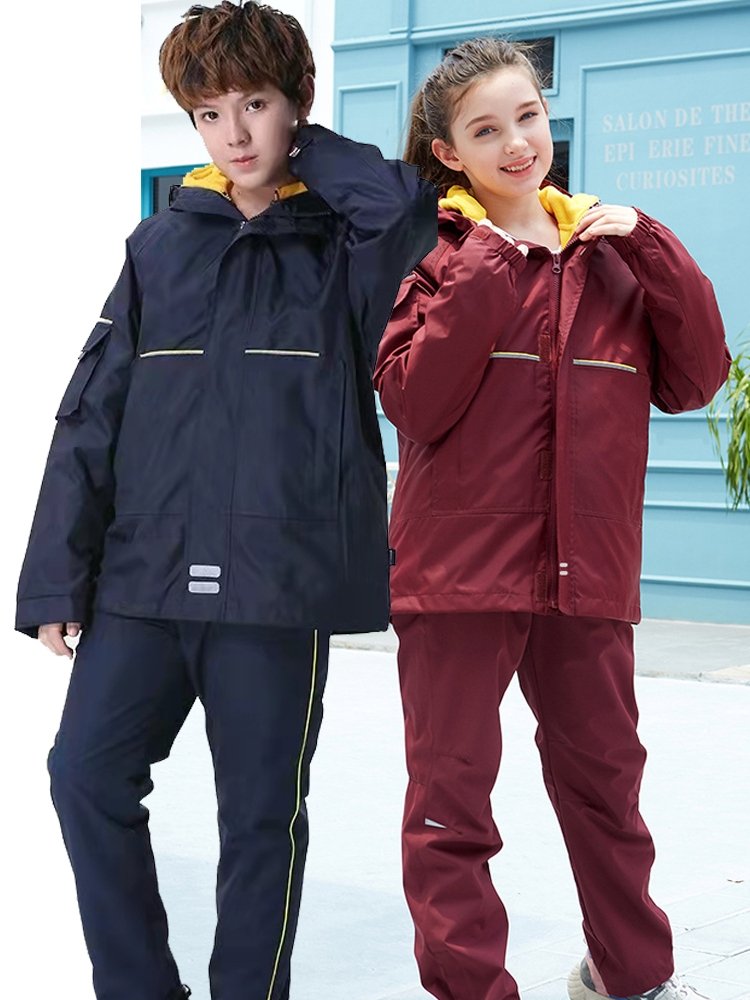 A man and a woman with green, green, green and warm winters, and a young boy in a wind-proof suit