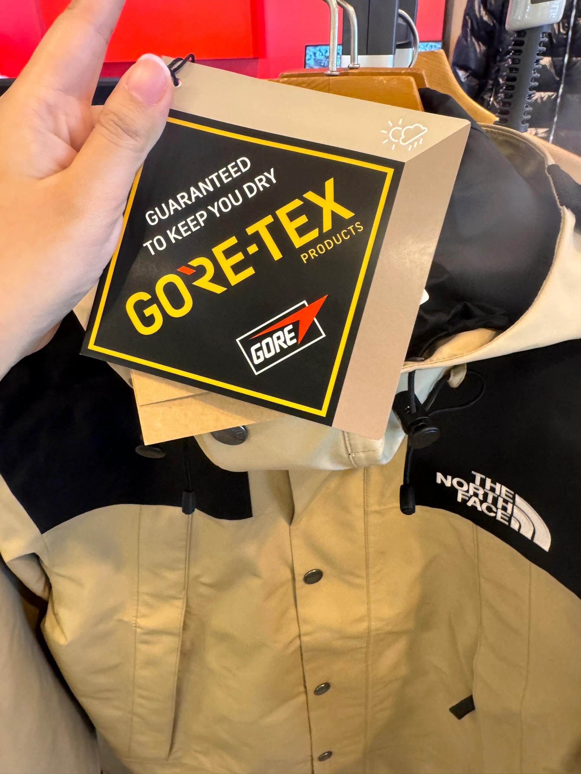 I'm gonna buy a 1990 assault suit north of The North Face, three-and-a-half-a-wind-proof, man-and-man-man-man