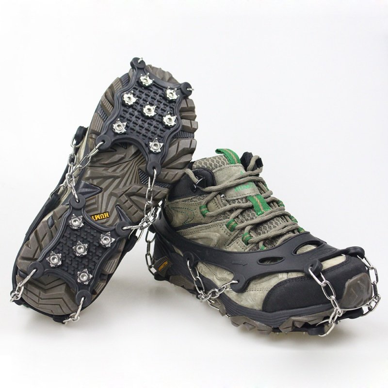 Outdoor mountain climbing with ice-covered ice-crawling shoes, stainless steel rubber climbing on foot