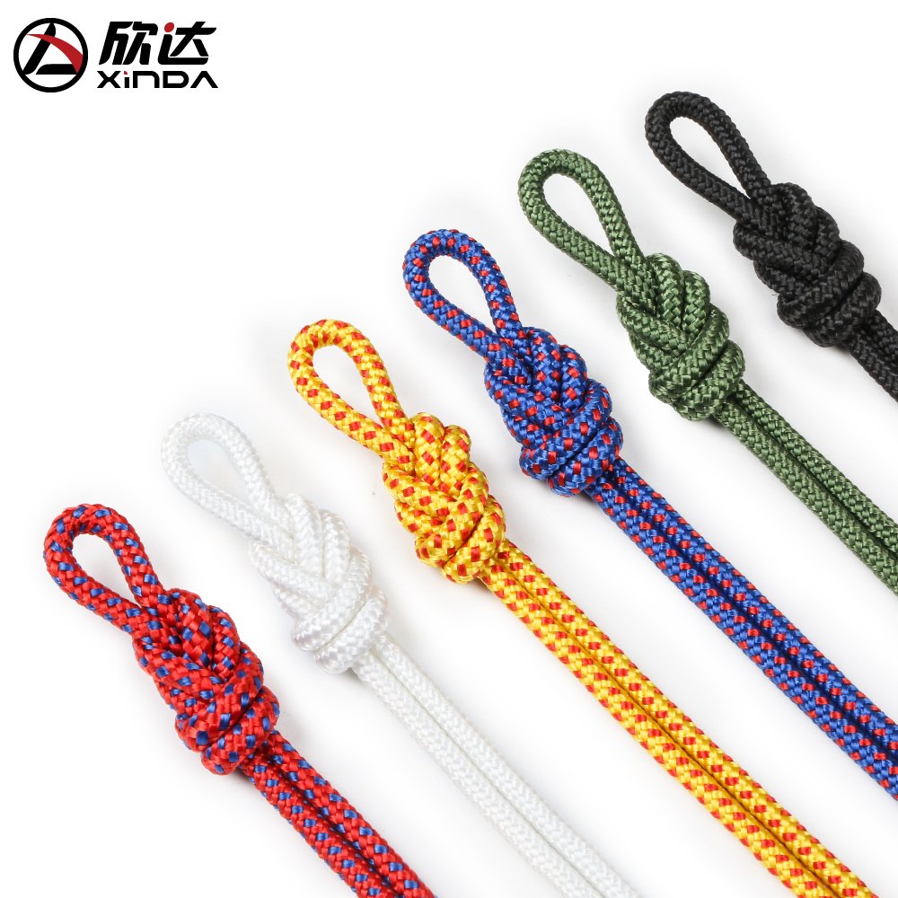 a 4mm hiking line outside of hindal, a safety-line-lined tent grabs a rope to climb a mountain support rope