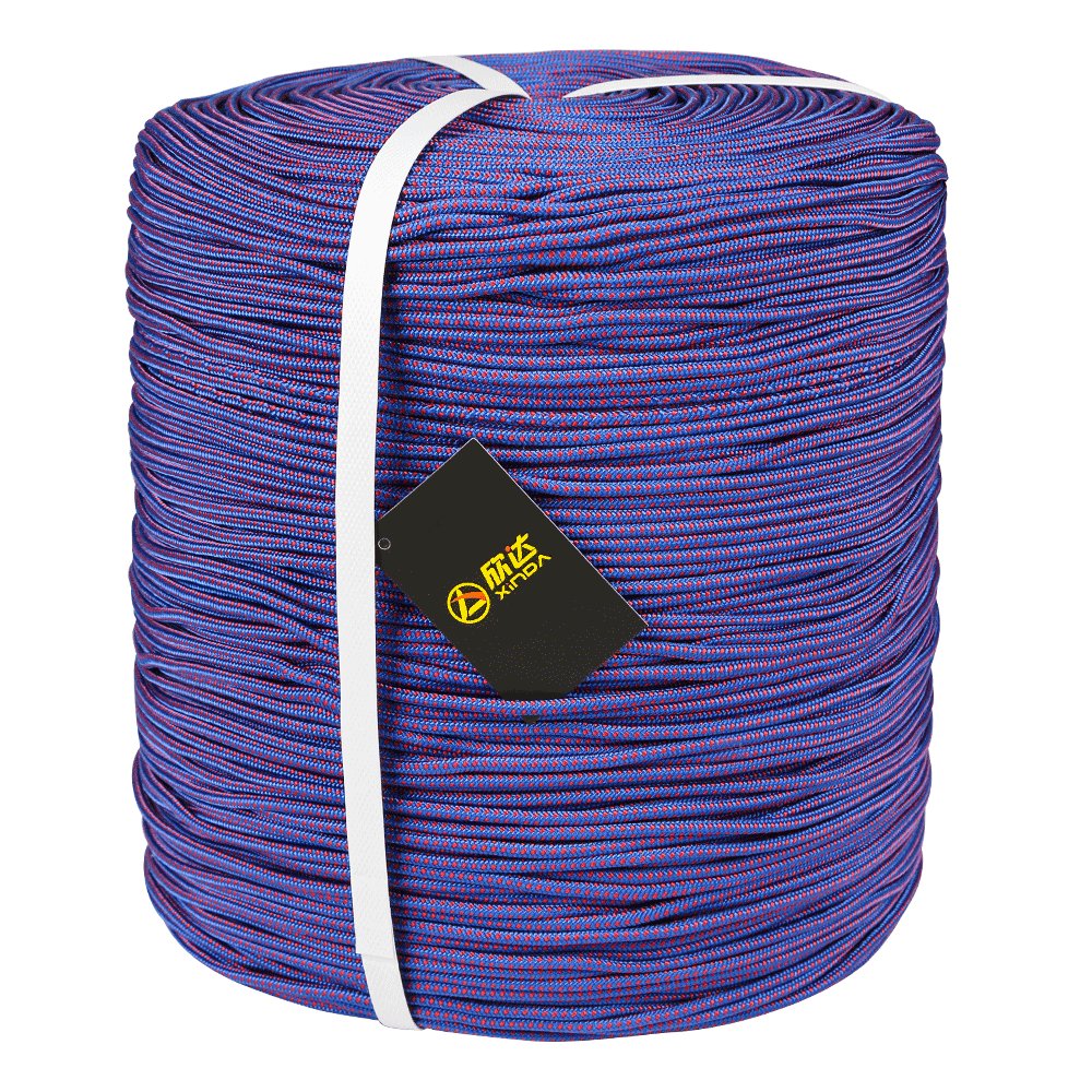 a 4mm hiking line outside of hindal, a safety-line-lined tent grabs a rope to climb a mountain support rope
