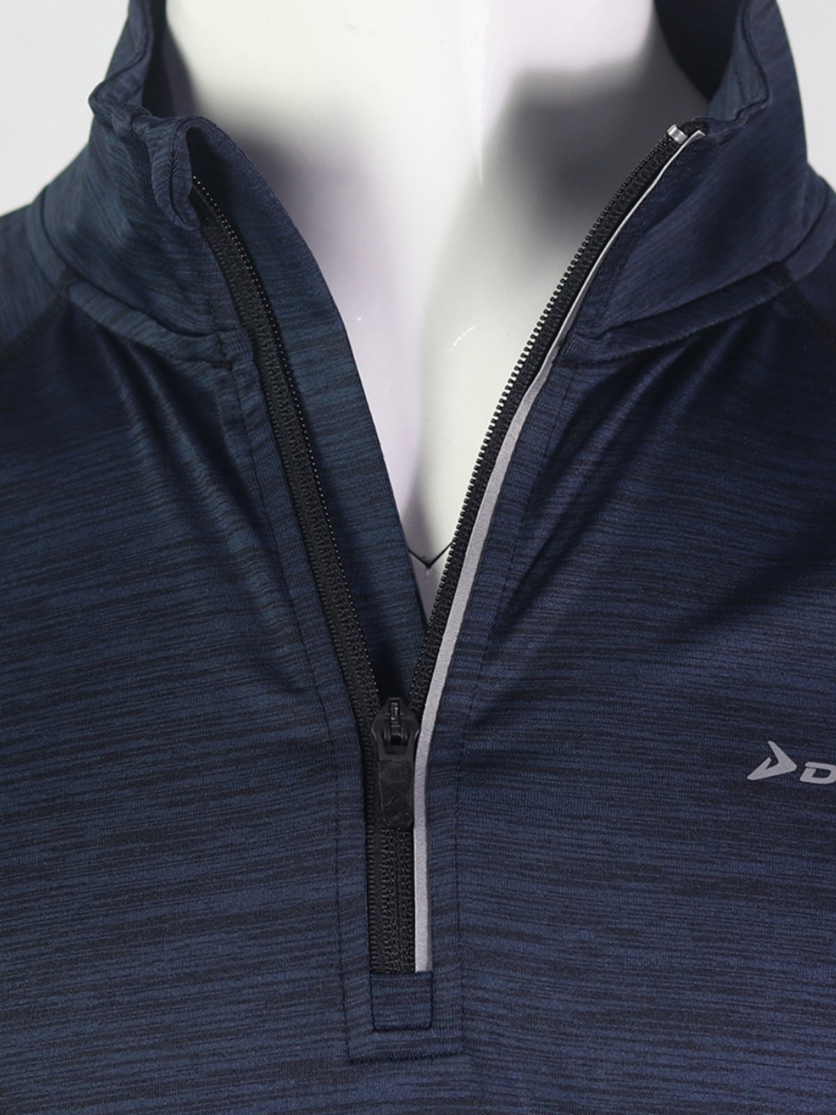 A LONG-SLEEVE HYSTERIA IN THE RUSSIAN OUTDOORS WITH A HIGH-POWERED MOVI-TEX DRY-SWEET SWEAT 3M REFLECT AND SWEAT