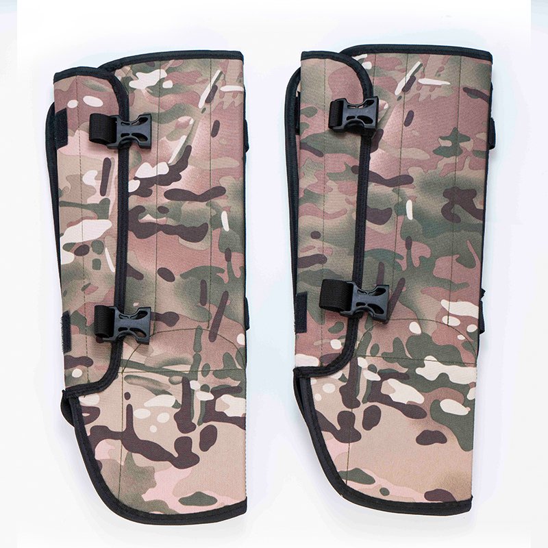 Snow-covered sandal-resistant shoes, sandal-proof shoes for men and women in snowfields, with ski-protected legs for children