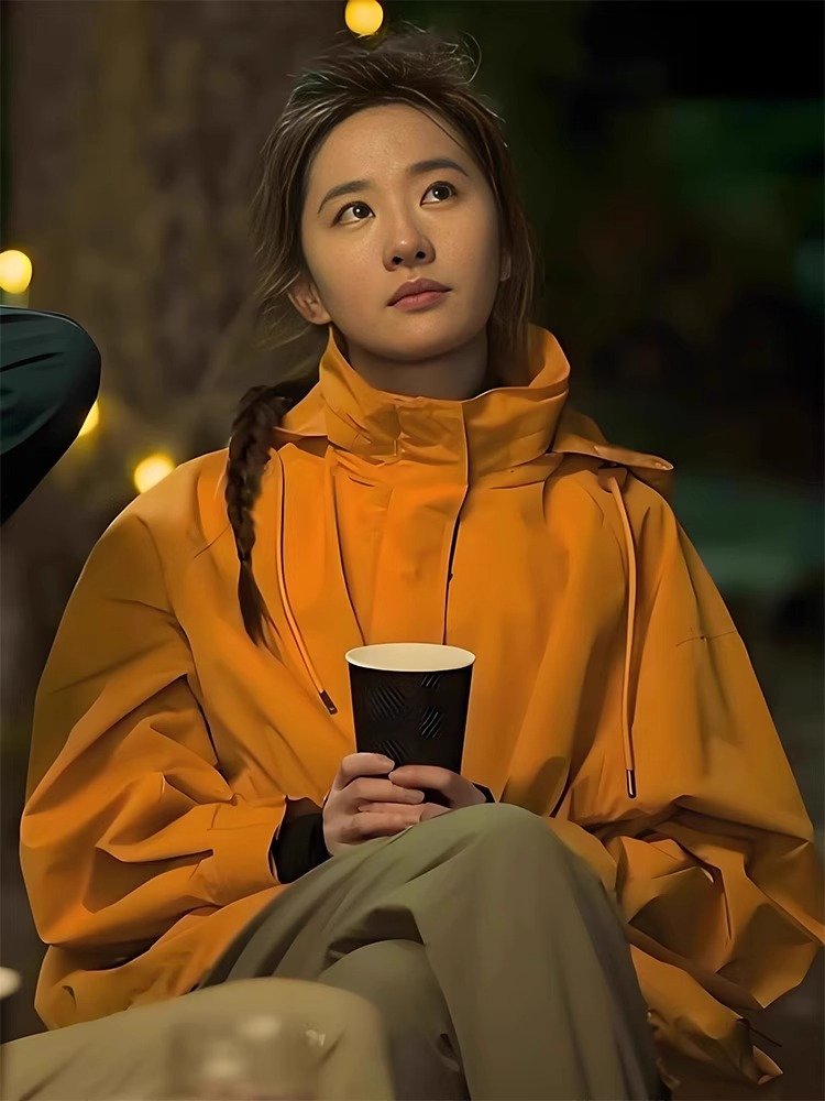 NASA'S JOINT NAME, LIU YINGFEI YINGYI, IS ONE COAT WITH A WELL-INHABITED EXTERIOR ASSAULT SUIT FOR THE AUTUMN AND WINTER WEATHER