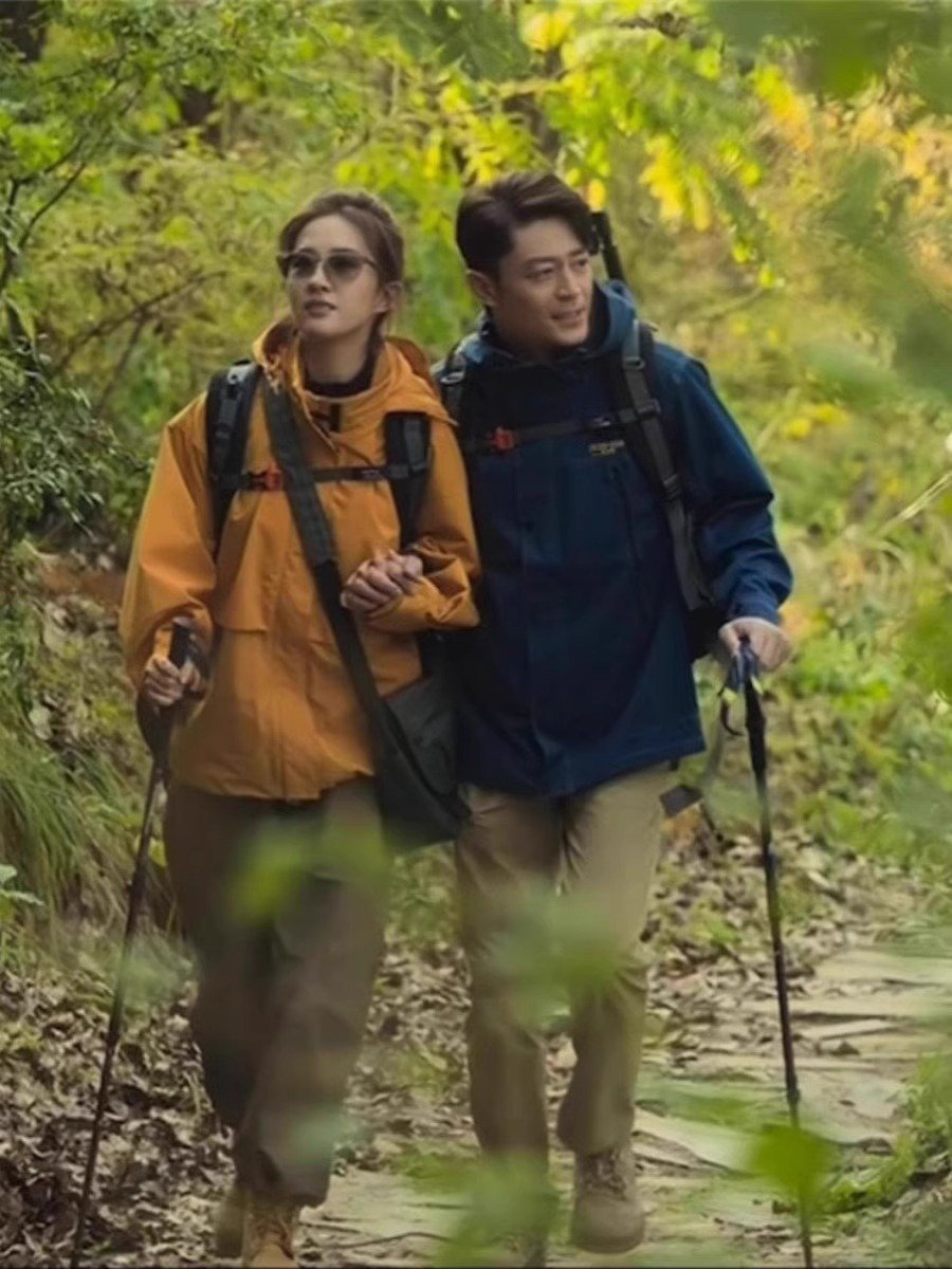 NASA'S JOINT NAME, LIU YINGFEI YINGYI, IS ONE COAT WITH A WELL-INHABITED EXTERIOR ASSAULT SUIT FOR THE AUTUMN AND WINTER WEATHER