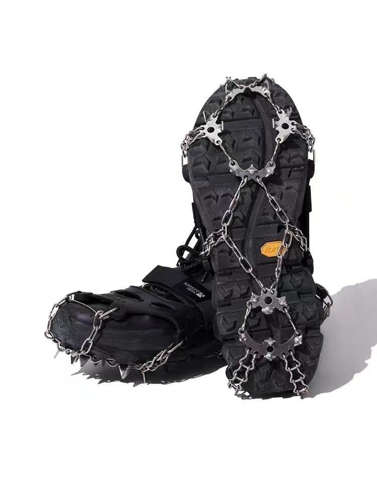 Scrambled steel nails and chained sandals outside the high flute