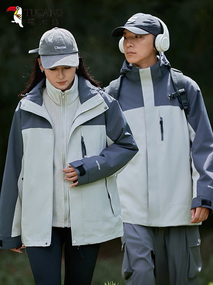 New men and women in woodpecker shaving suit can take off a three-and-a-half coat and go out to the mountain
