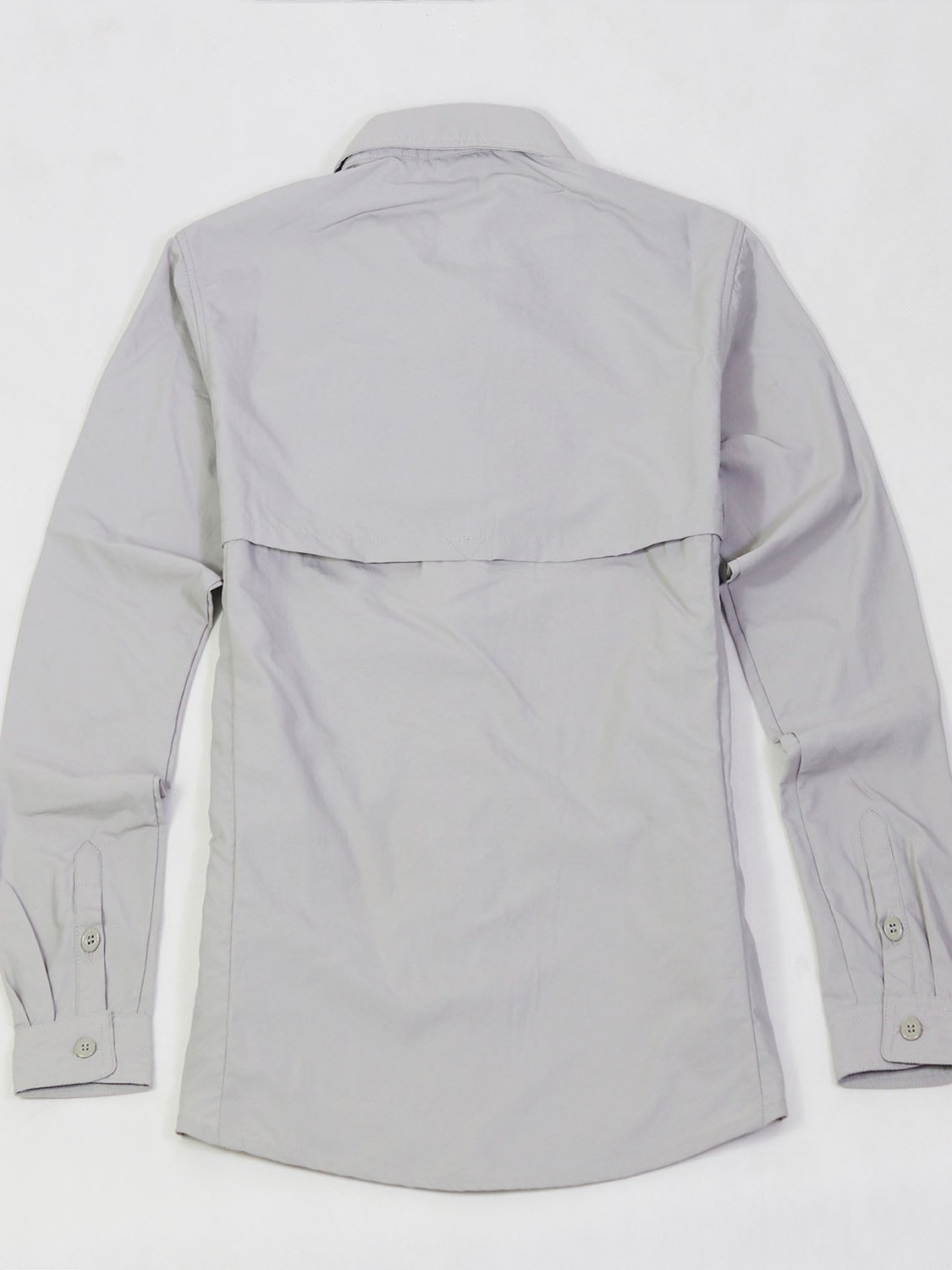 The outdoors of the two sharks are cycling through the air grid and the sun is about to wear long-sleeved dry shirts and dry clothes