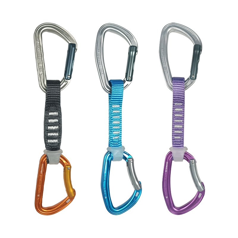 Climbing Petzl M53 spirit M60 climbs into the mountains and the bones of the dog hangs in a straight line